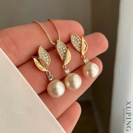 نیمست گردنبند و گوشواره زنانه طرح برگ و مروارید شقایق برند ژوپینگ