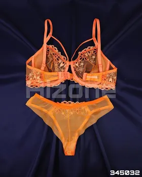 لباس زیر توری گل‌دار