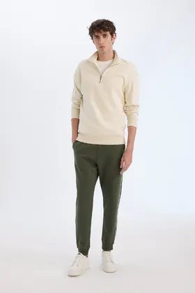 سویشرت ساده ساده با یقه زیپ‌دار ضخیم Comfort Regular Fit Relaxed Fit X7405AZ24AU
