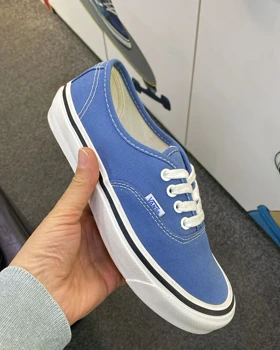 ونس مدل authentic sky