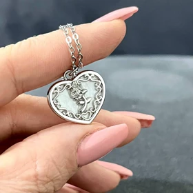 گردنبند طرح قلب و گل پینترسی
