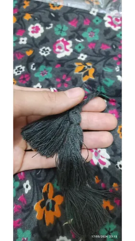 شال نخی منگوله‌دار گل‌دار