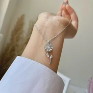 گردنبند گل چرخان