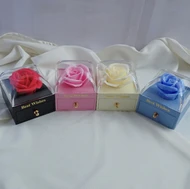 باکس گل رز معطر جاودان زیورآلات همراه با بگ