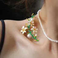 گل سینه شکوفه مرواریدی