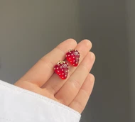 گوشواره توت فرنگی