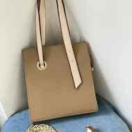 کیف دوشی زنانه هوروش