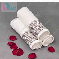 حوله دستی طرح مجیک بسته سه عددی رنگ کرم