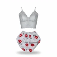 ست نیم‌تنه گیپور و شلوارک طرح بوسه 151