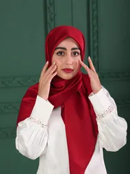 روسری ساتن خط‌دار زرشکی