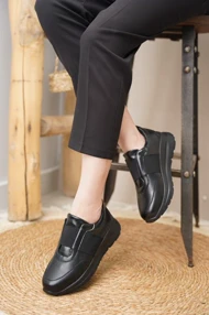 کفش کتانی طبی پیاک