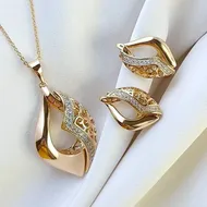 نیمست نگین‌دار طرح طلا