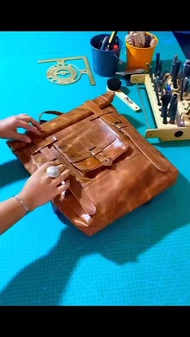 کوله زیپ‌دار ساده چرم