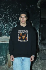 هودی مشکی اسپرت طرح Radiohead 4 - فواصل