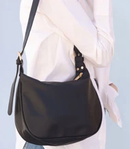 کیف دوشی زنانه مدل کمند KBD