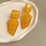 گوشواره دو سنگ دفرمه زرد زارا