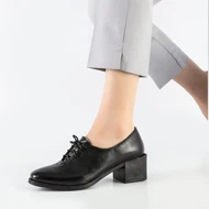 کفش طبی زنانه و دخترانه مدل بندی رنگ مشکی کد M711