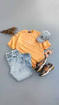 تی‌شرت یقه‌گرد