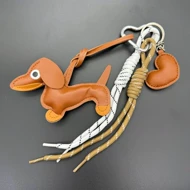 چارم بگ سگ و قلب قهوه ای