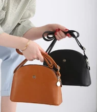 کیف زنانه دوشی نیم دایره مدل پارنیا