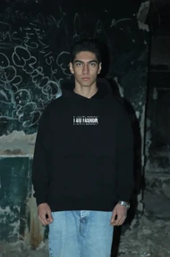 هودی مشکی اسپرت مینیمال طرح نوشته Im Fashion - فواصل