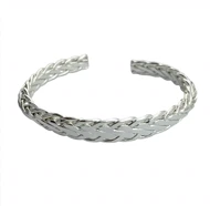 دستبند بنگل زنانه مدل بری‌لون طرح بافت ماه‌گون نقره‌ای