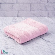 حوله دستی طرح البروس رنگ صورتی