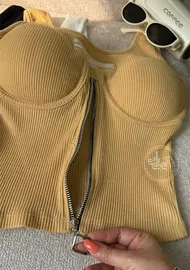 کاپ‌دار وسط زیپ