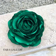 گل سینه (بروچ) ساتنی