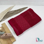 حوله دستی طرح کارولین رنگ زرشکی
