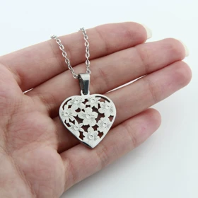 گردنبند دخترانه مدل گل قلبی