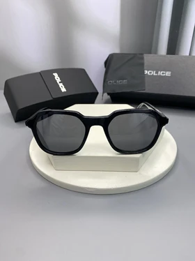 عینک آفتابی پلیس مدل XB2303 فریم مدرن با عدسی پلاریزه و محافظ UV400 مناسب استایل روزمره