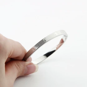 دستبند زنانه طرح بنگل مدل کارتیه خطی (نقره‌ای)