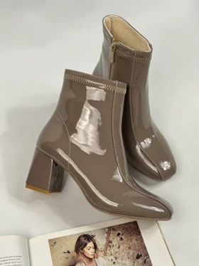 پاشنه دماغه دار 1592