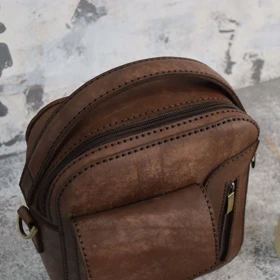 کیف دوشی مردانه چرم طبیعی گاوی پتینه