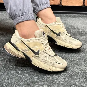کتانی مردانه مدل نایک p600 رنگ کرم