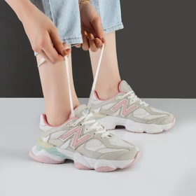 کفش و کتانی زنانه و دخترانه مدل نیوبالانس 9060 NEW BALANCE رنگ طوسی صورتی کد M569