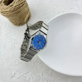 ساعت زنانه شیک طرح امگا با صفحه آبی آسمانی