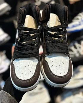 کتانی زنانه ترویس ساق‌دار قهوه ای سفید