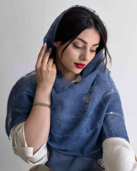 روسری رز رنگ آبی