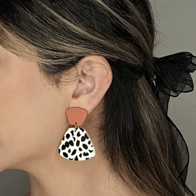 کالکشن گوشواره‌های خال‌خالی zevra (خالخالی سفید قهوه ای)