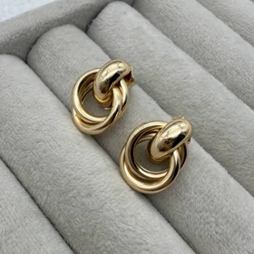 گوشواره طلایی با حلقههای درهمتنیده کوچک