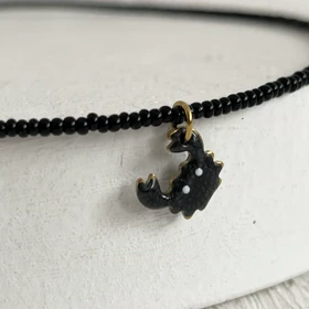 گردنبند چوکر منجوقی رنگ ثابت با آویز خرچنگ چند رنگ (خرچنگ مشکی)