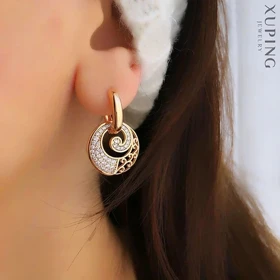 گوشواره زنانه دوحالته طرح گرداب نگین‌دار برند ژوپینگ