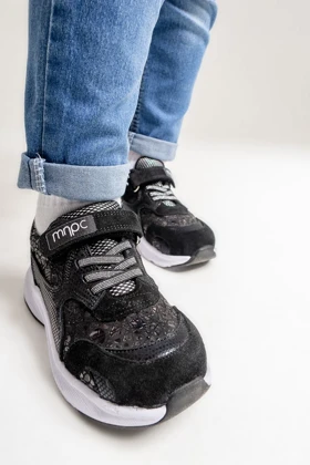 کفش پیاده روی بچگانه mnpc mnpc