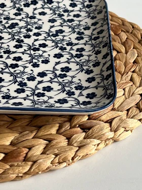 بشقاب مربعی دنی هوم طرح گل سرمه ای / BA30