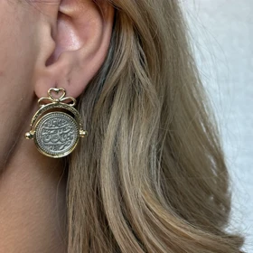 گوشواره سکه با تاج طلایی