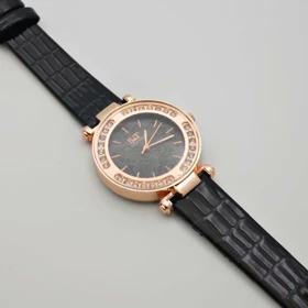 ساعت مچی زنانه Seek Time با بند چرم و موتور کوارتز و مناسب تیپ اسپرت کد 1 (تمام مشکی)