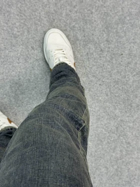 شلوار جین راسته مردانه رنگ طوسی خاص پارچه کشی ترکیبی راحتی اعلاء با استایل رسمی