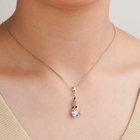 پلاک آویز نگین‌دار برند ژوپینگ رنگ سفید